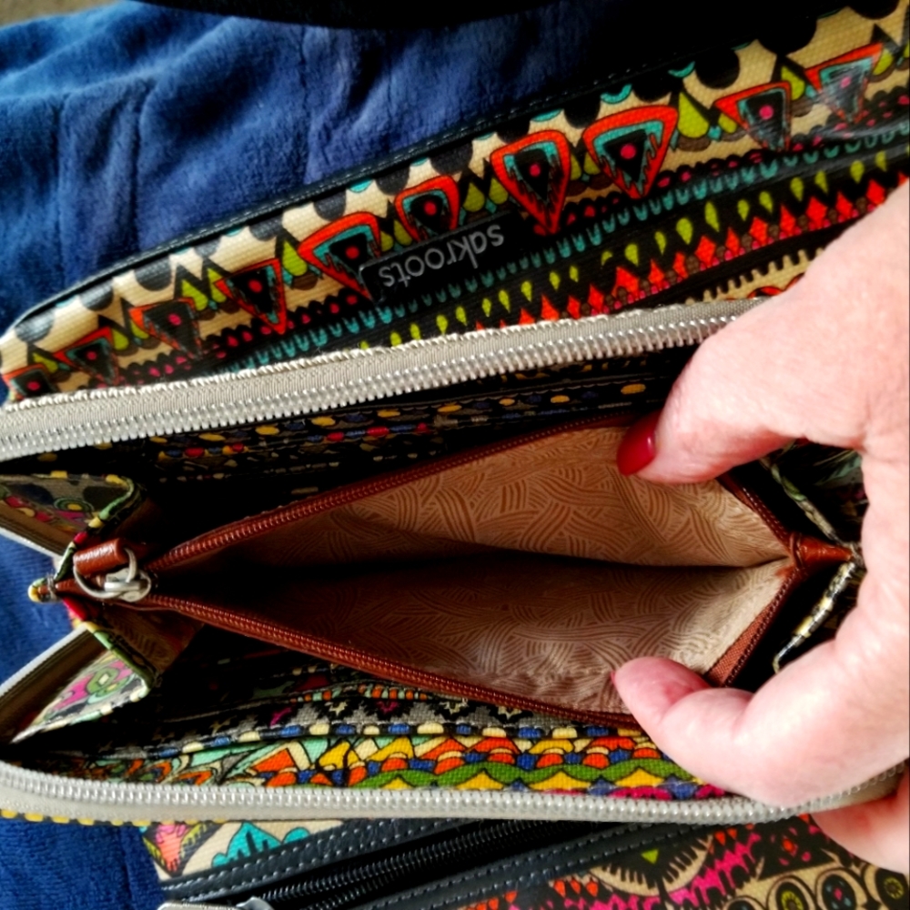 Sakroots cross body bag with wallet. Adjustable strap. Great condition. - Picture 3 of 12